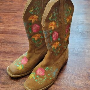 Floral Embroidered Women's Cowboy Boots